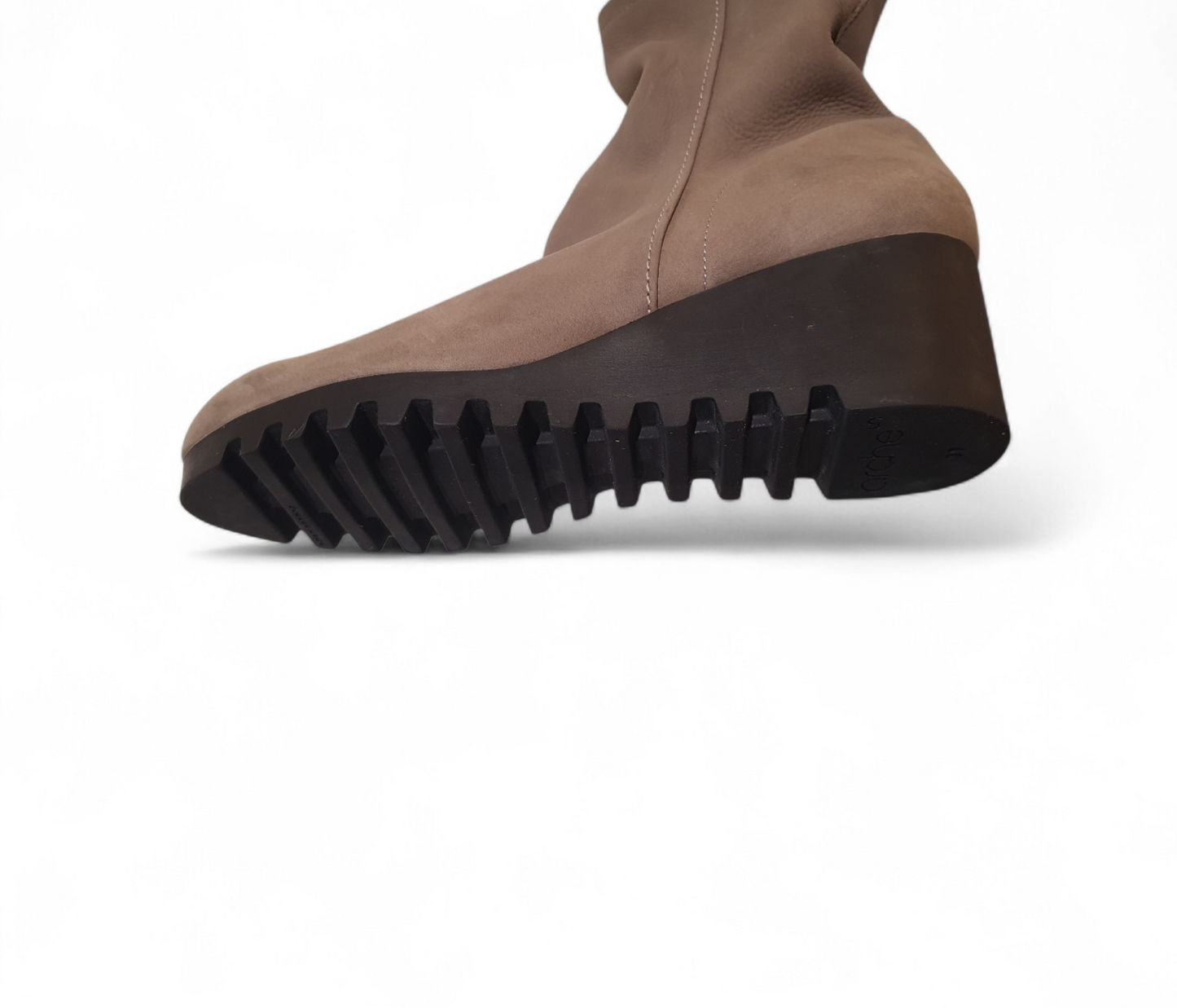 Boots Larazo