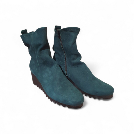 Boots Larazo