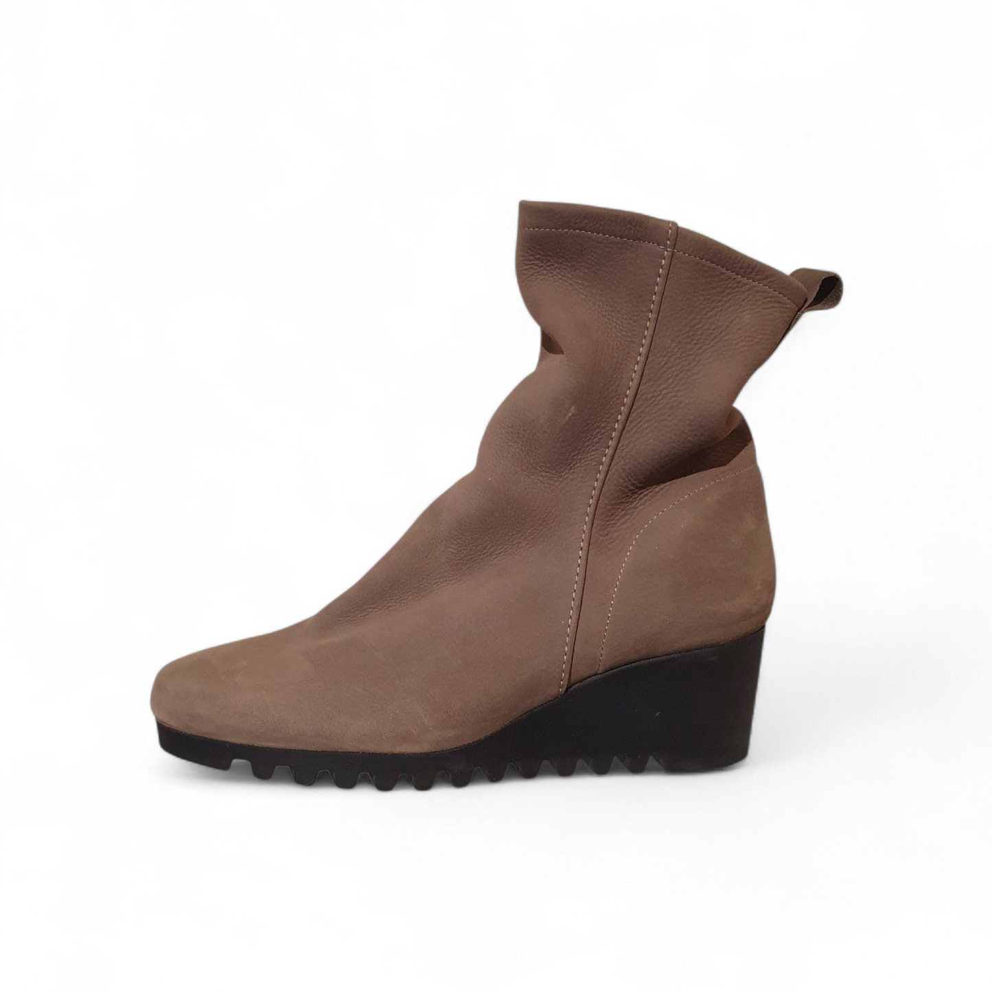 Boots Larazo