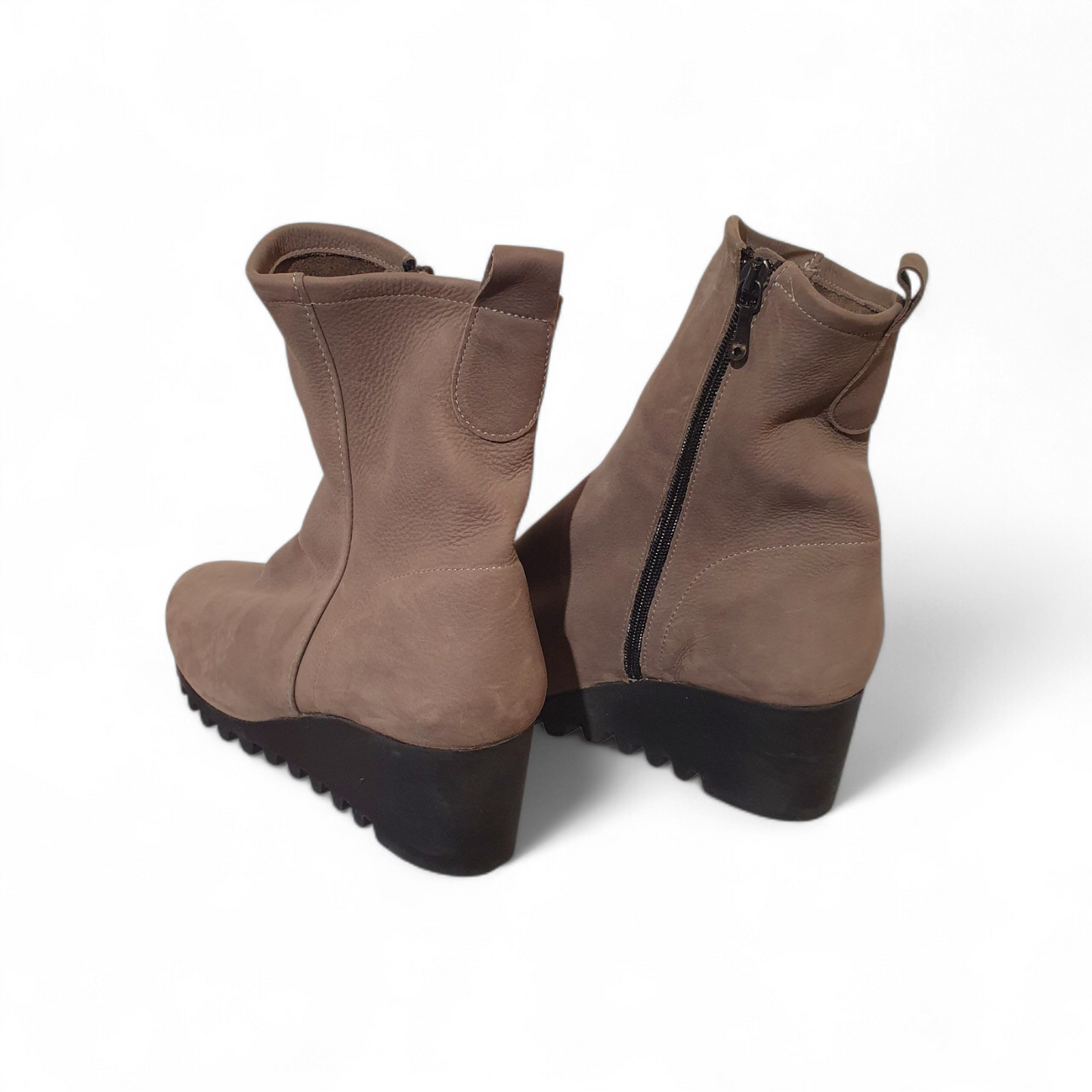 Boots Larazo
