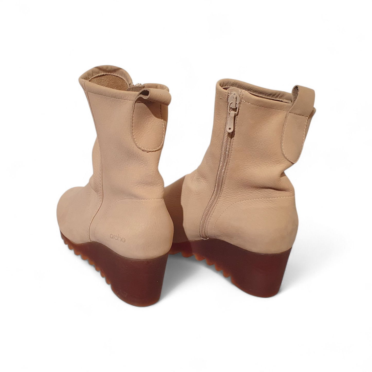 Boots Larazo