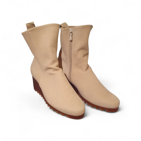 Boots Larazo