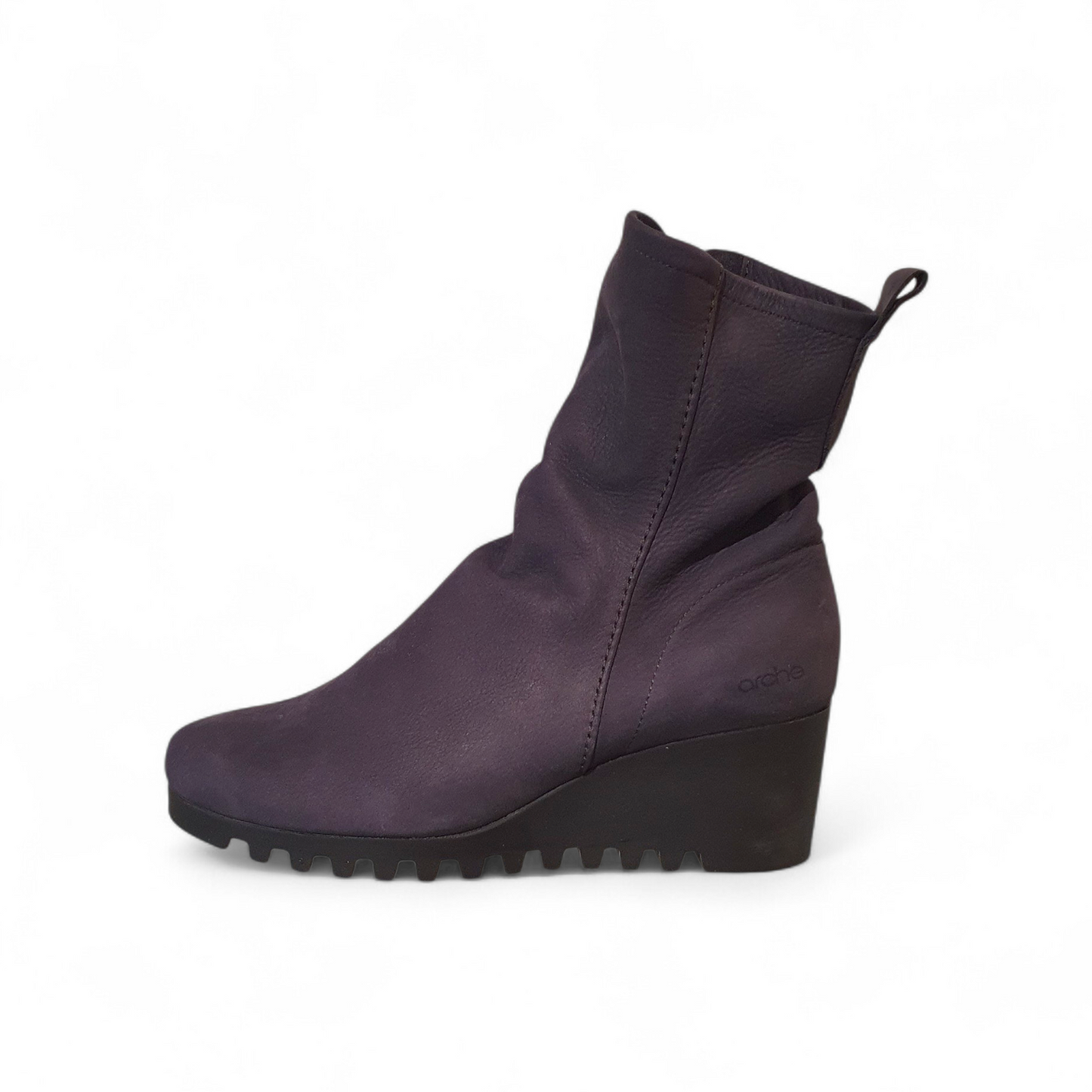 Boots Larazo