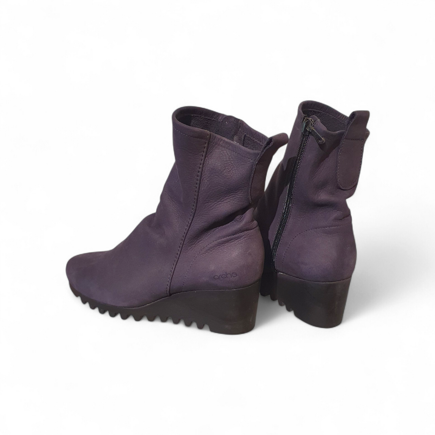 Boots Larazo
