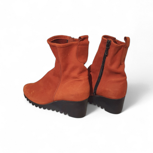 Boots Larazo