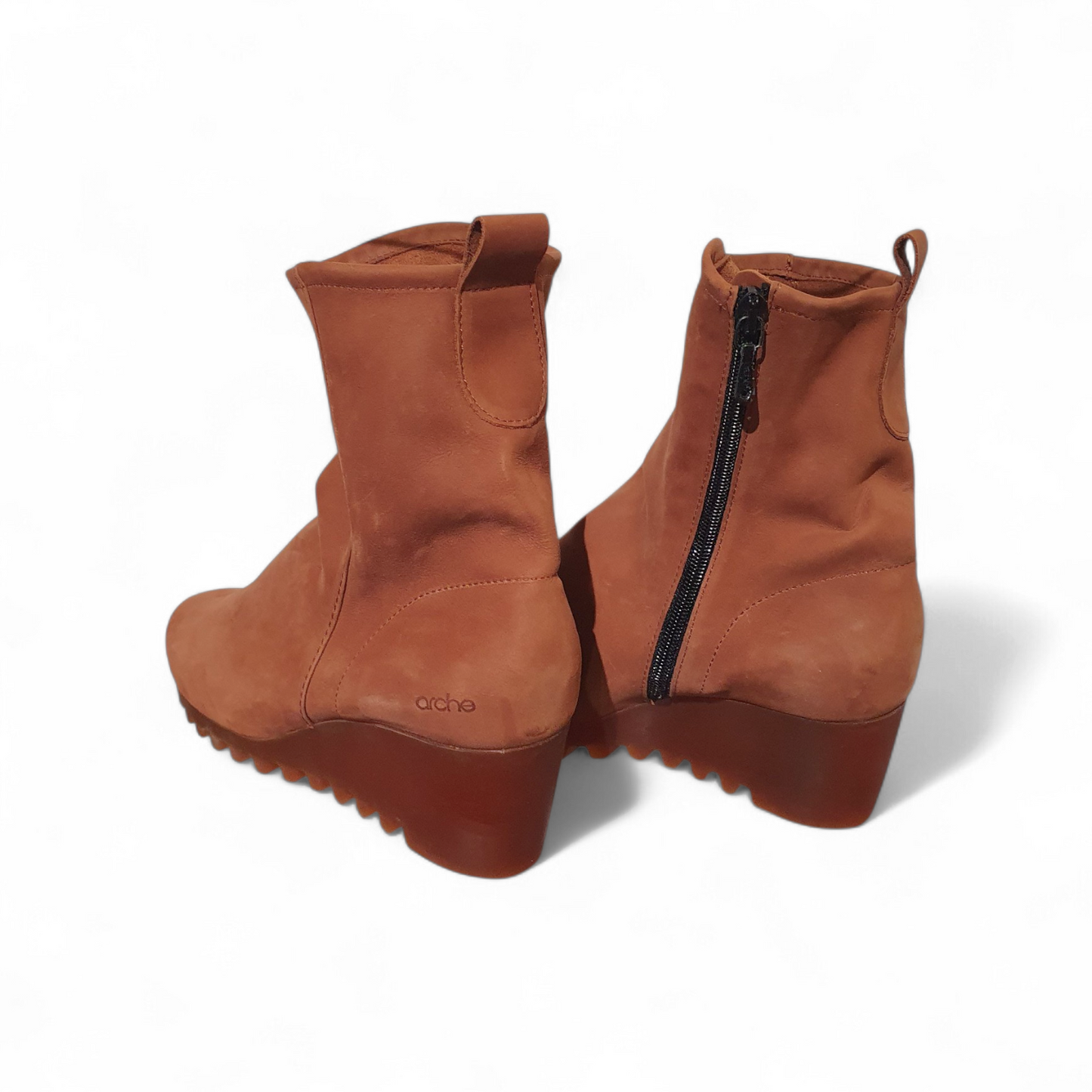 Boots Larazo