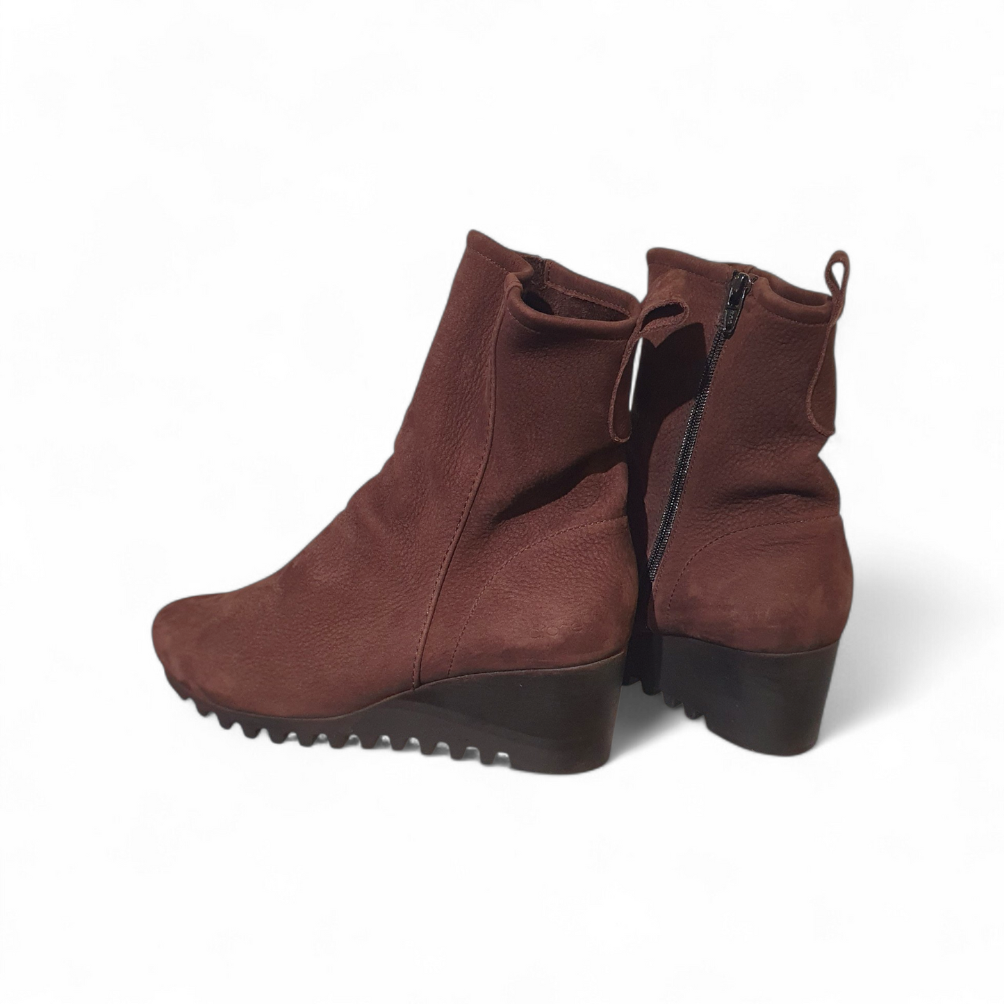 Boots Larazo