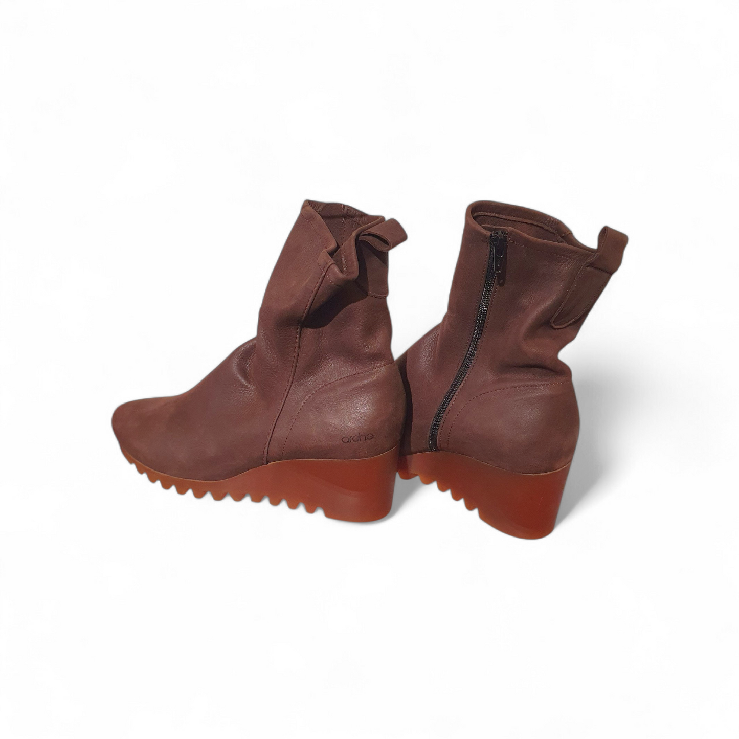 Boots Larazo